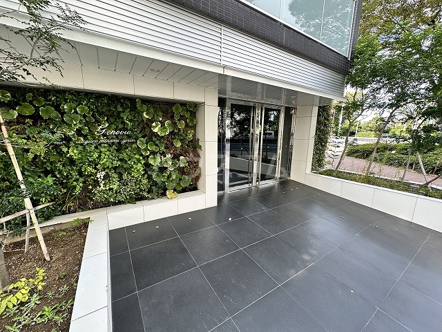 21/30 エントランス