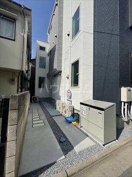 23/25 エントランス