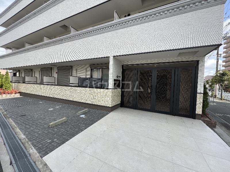 24/30 エントランス