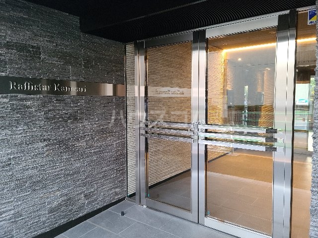 24/30 エントランス