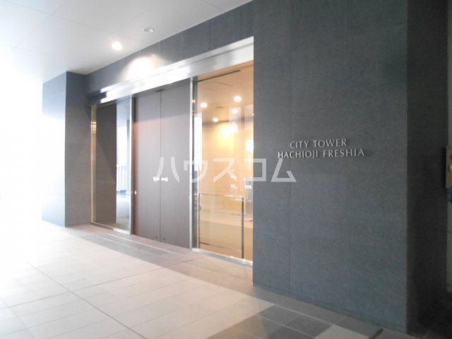 21/30 エントランス