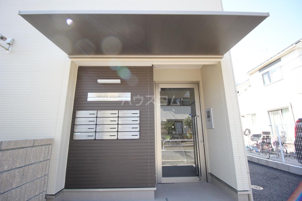 13/14 エントランス