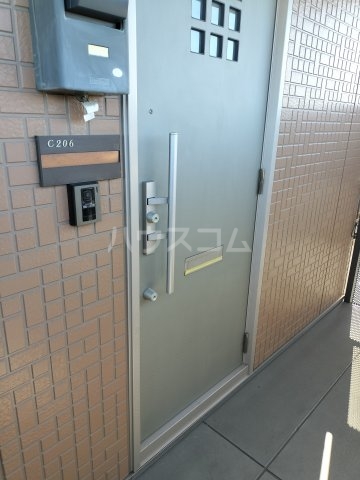 24/30 エントランス