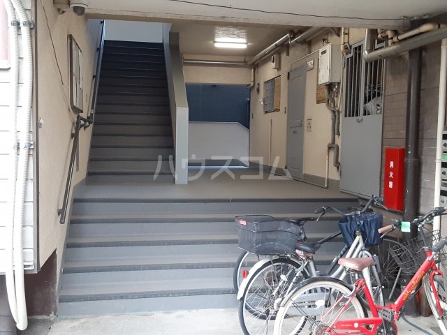 24/30 エントランス