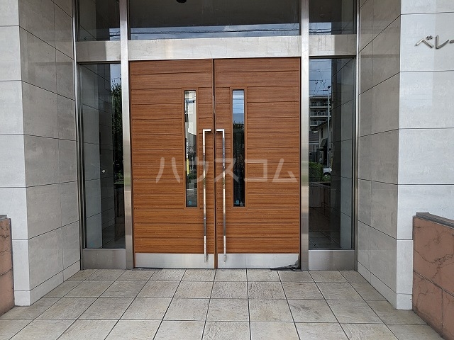 28/30 エントランス