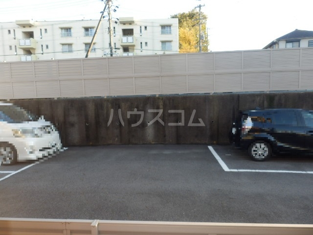 22/30 駐車場