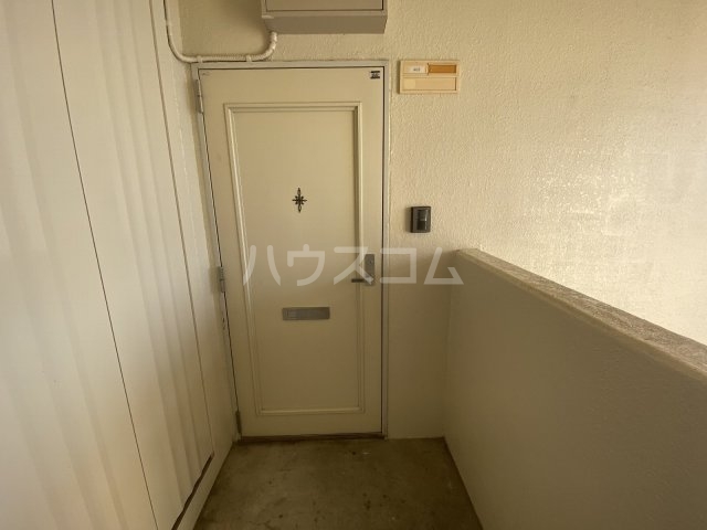 27/30 エントランス