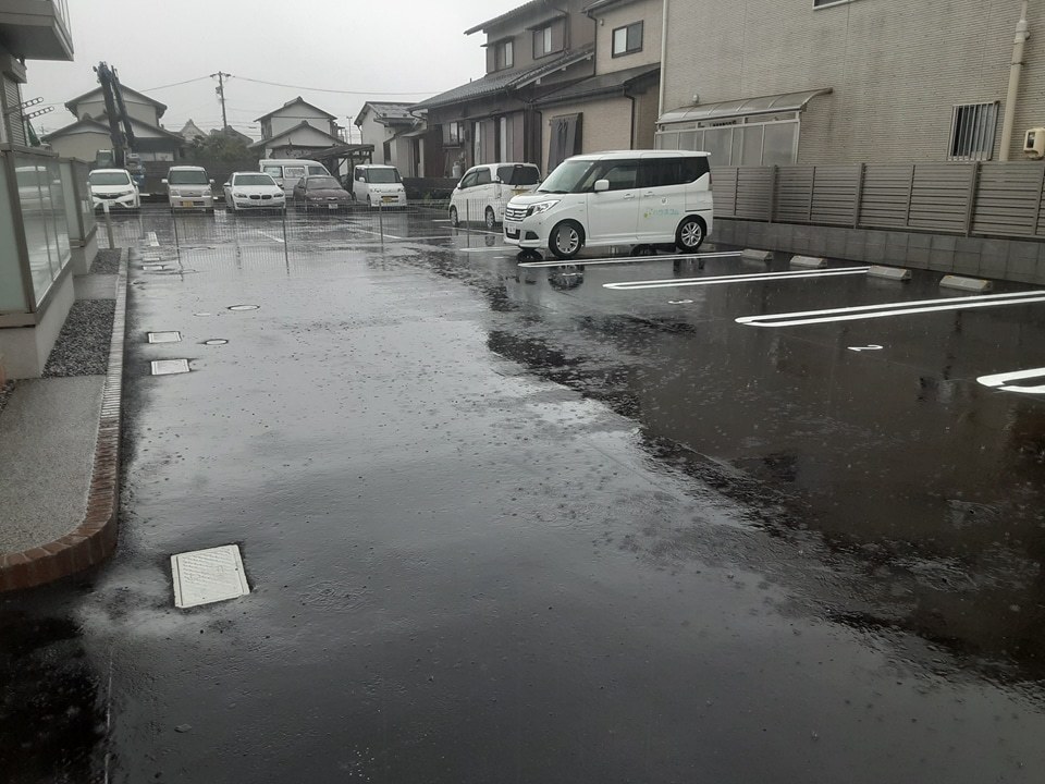 28/30 駐車場