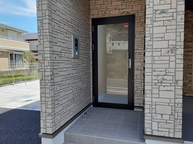 24/30 エントランス