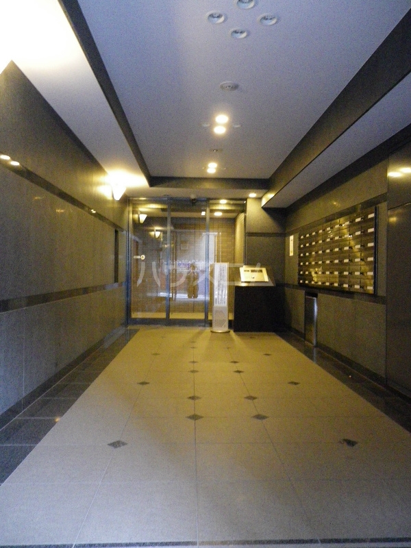 21/30 エントランス