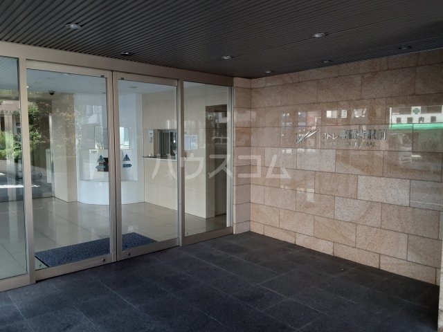 27/30 エントランス