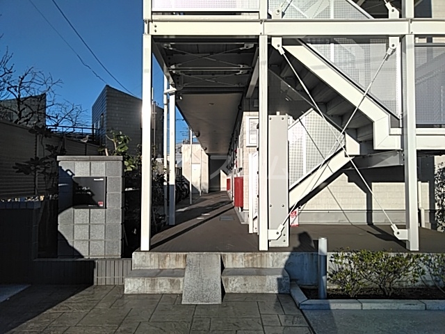 28/30 エントランス