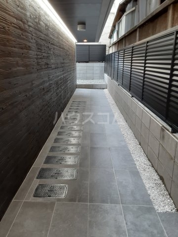 22/28 エントランス