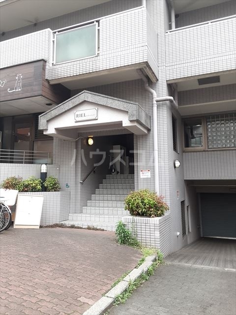 26/30 エントランス