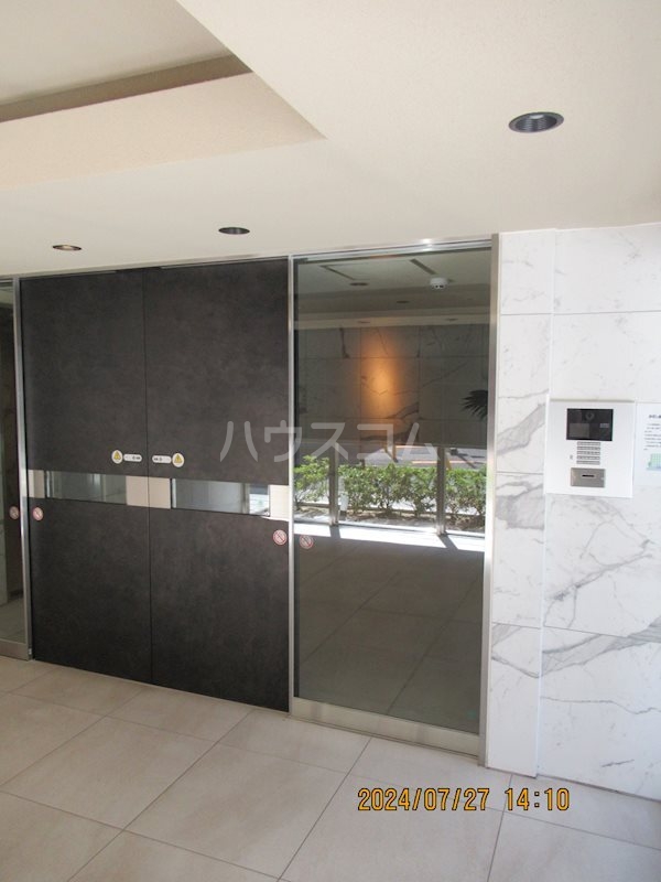 18/25 エントランス