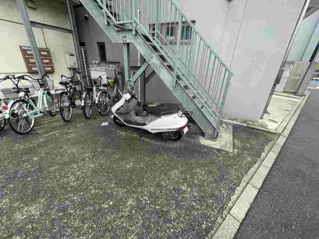 21/23 エントランス