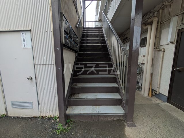 28/30 エントランス