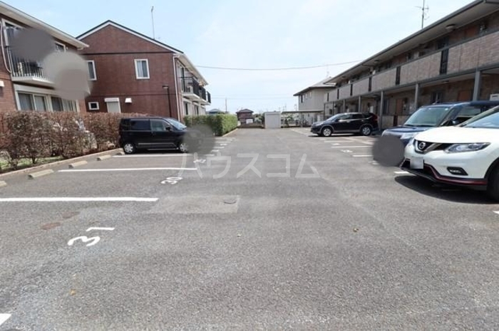 28/30 駐車場