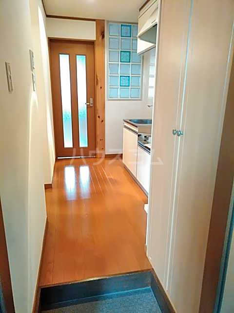 22/28 エントランス