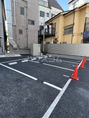 27/30 駐車場