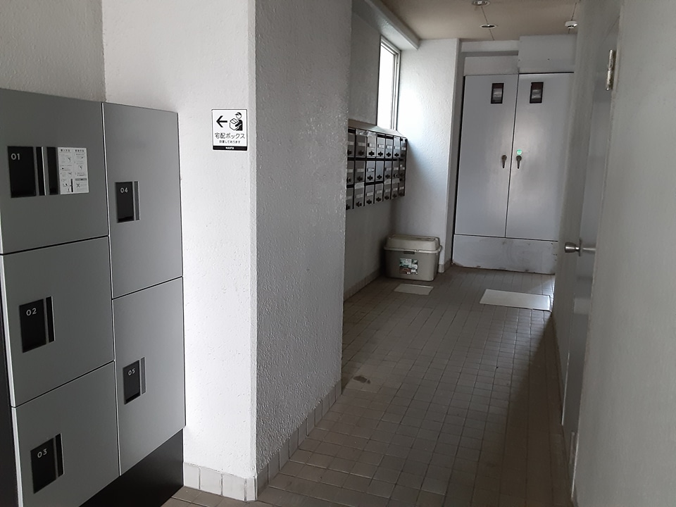 27/30 エントランス