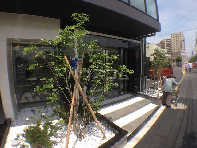 26/30 エントランス