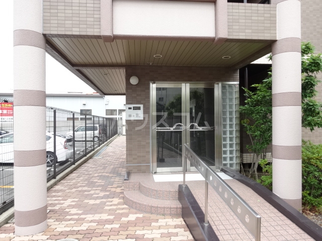 24/30 エントランス