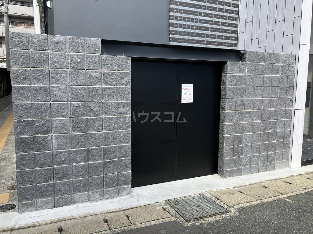 18/23 エントランス