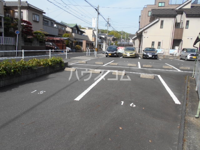 27/30 駐車場