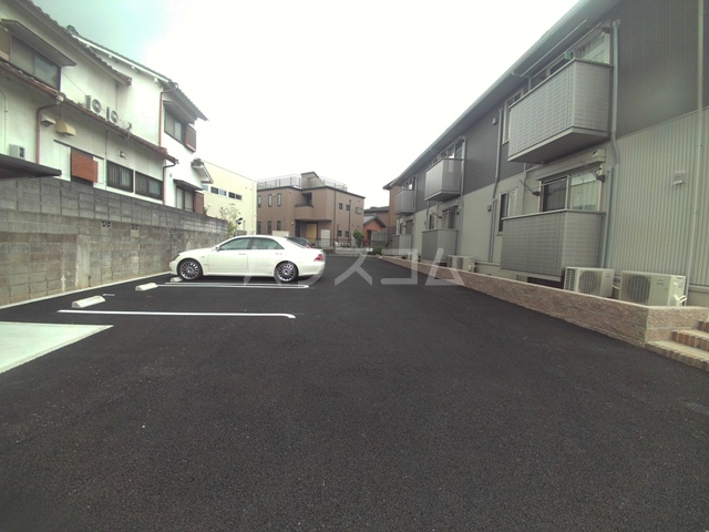 2/6 駐車場