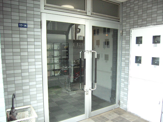 21/30 エントランス