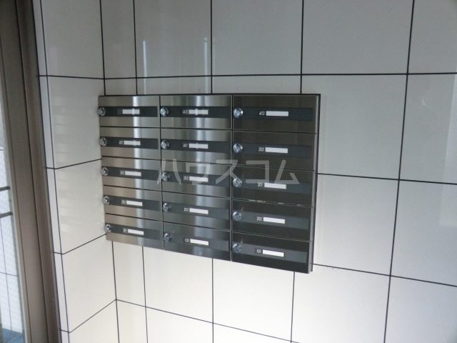 23/28 エントランス