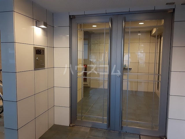 26/30 エントランス