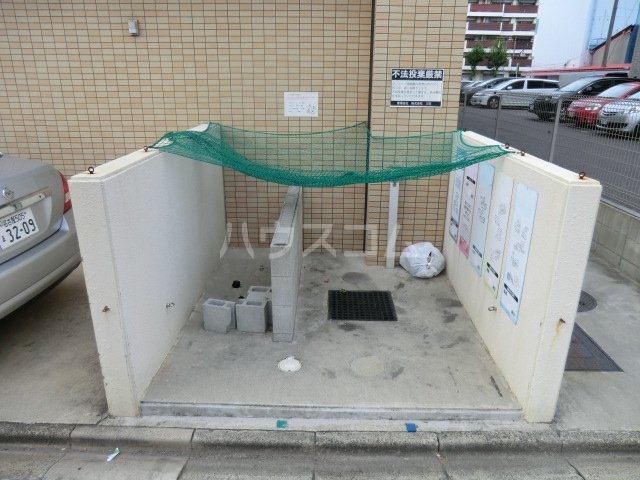 2/3 エントランス