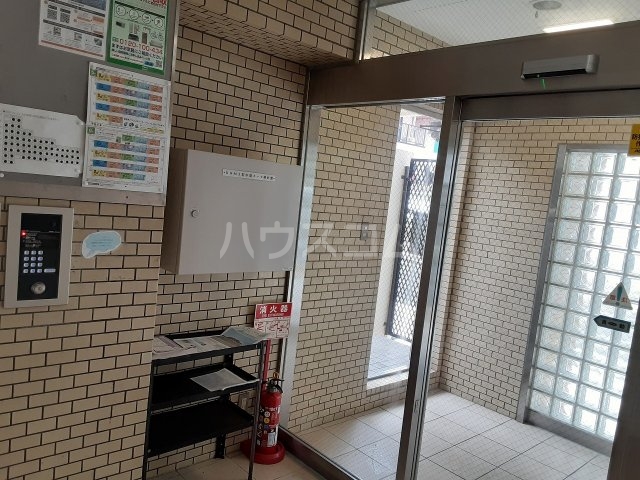 28/30 エントランス