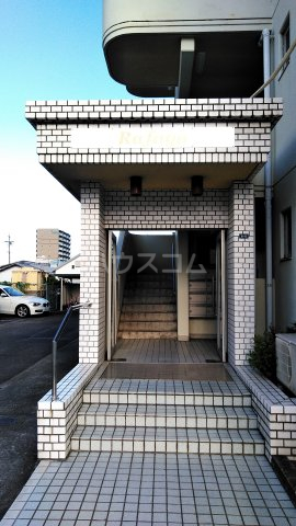 24/30 エントランス