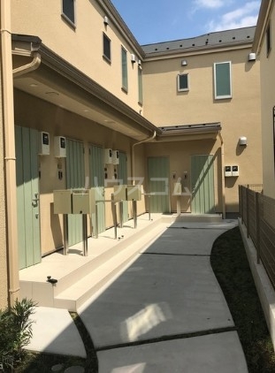 22/26 エントランス