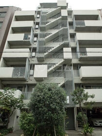 14/20 エントランス