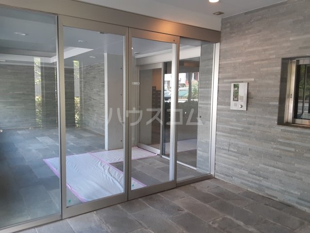 26/30 エントランス