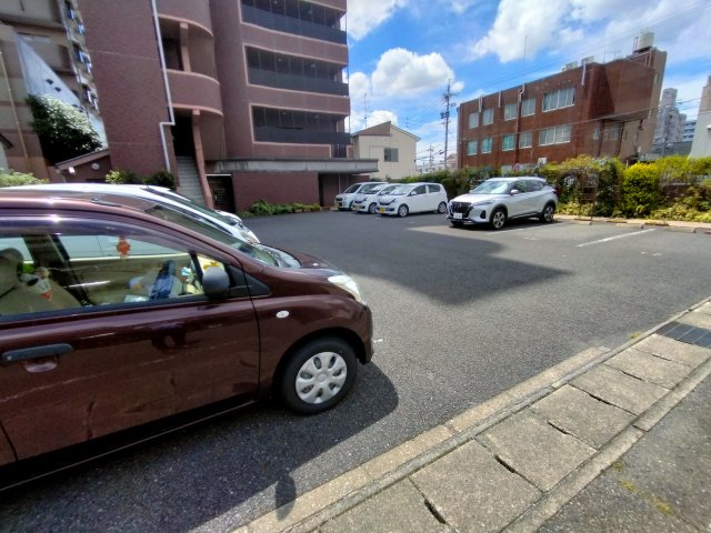 26/30 駐車場
