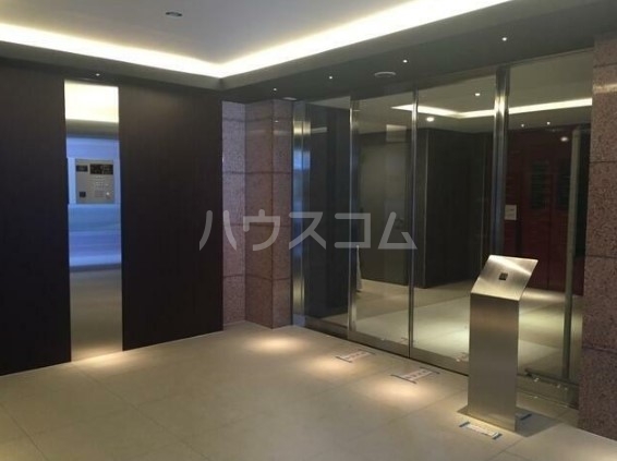 16/21 エントランス