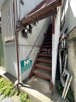 24/30 エントランス