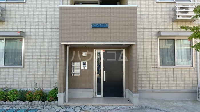 21/30 エントランス