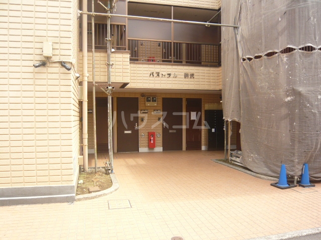 28/30 エントランス