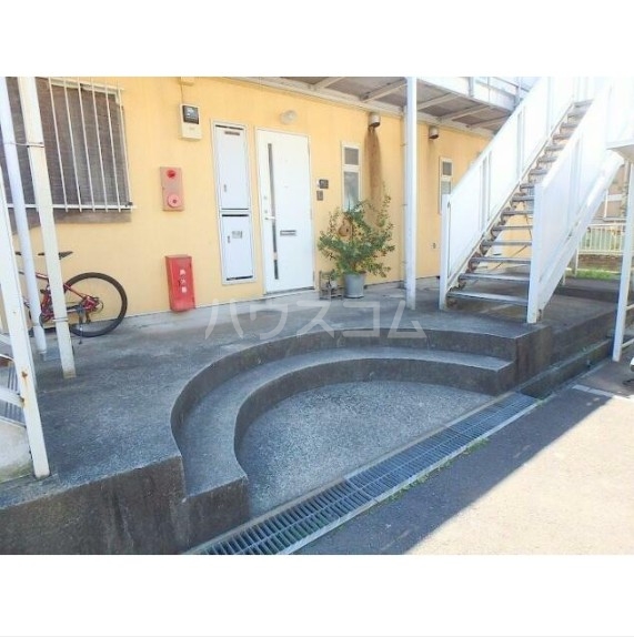 27/29 エントランス