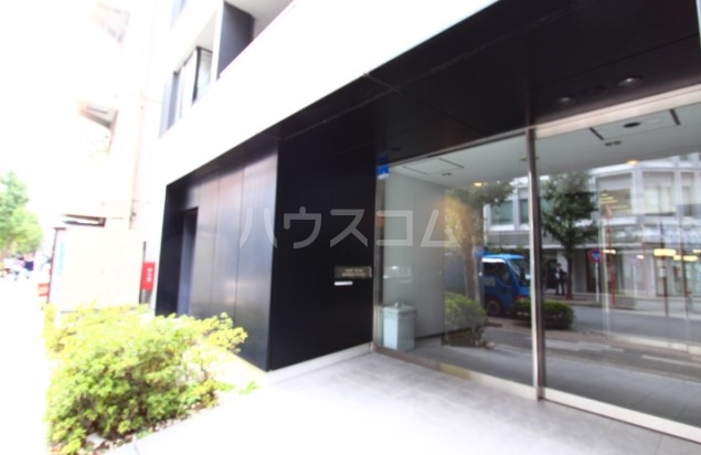 16/23 エントランス