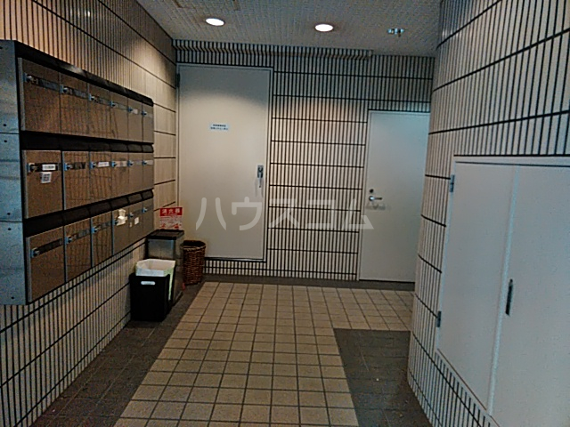 18/27 エントランス