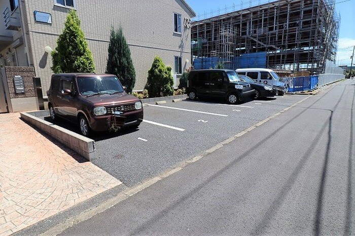 18/28 駐車場