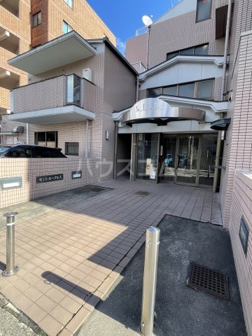 25/30 エントランス