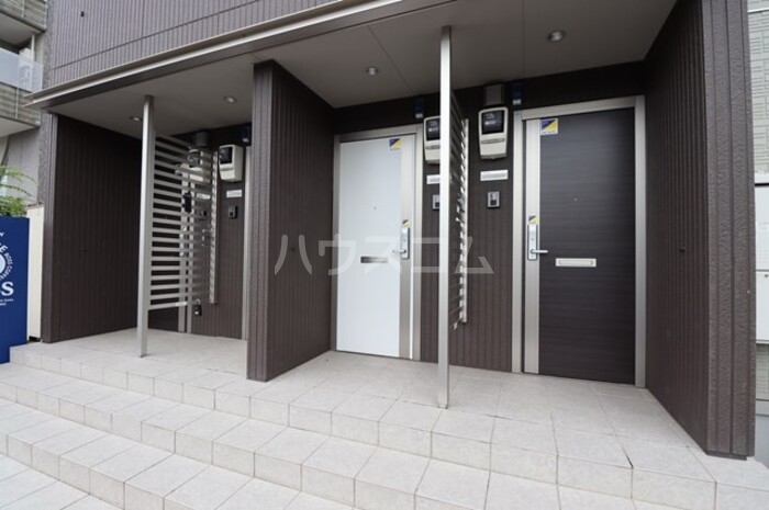 19/23 エントランス